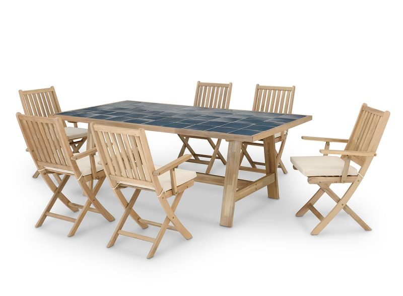 Set da pranzo da giardino tavolo in legno e ceramica blu 200×100 + 6 sedie con braccioli con cuscini – Java Light