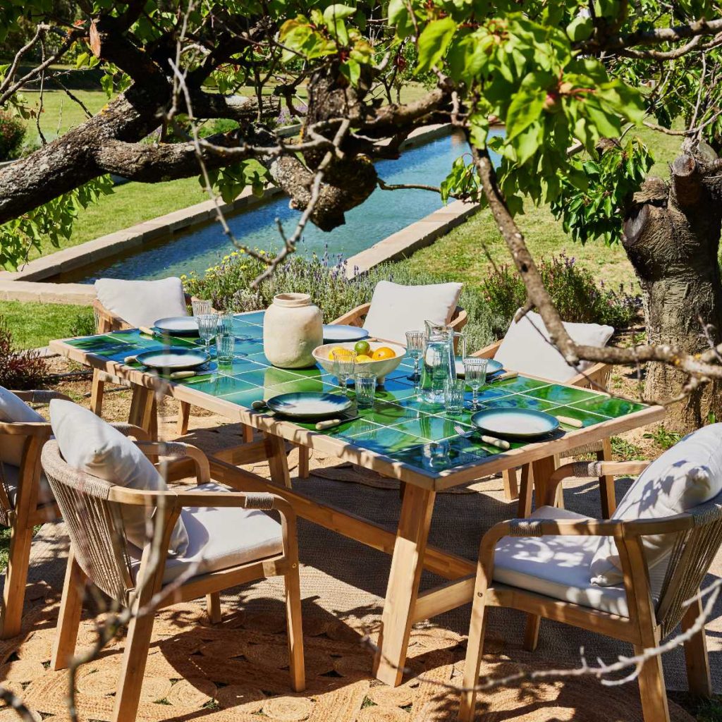 Set de mesa de madera y cerámica verde y 8 sillas Riviera - Java Light ...