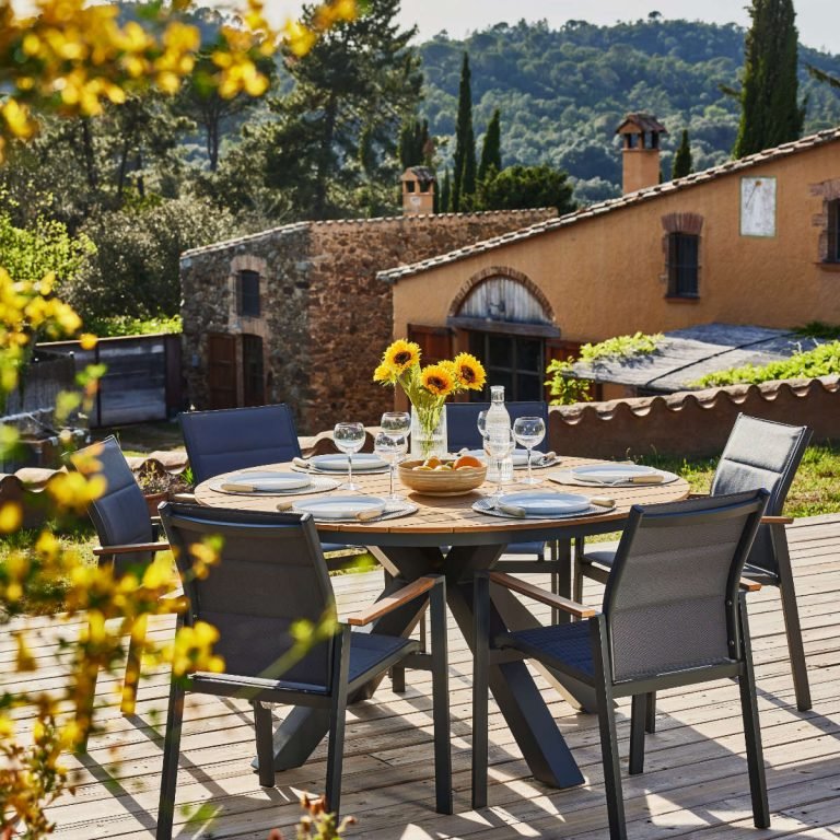 Osaka Round Antra + Osaka Text Antra