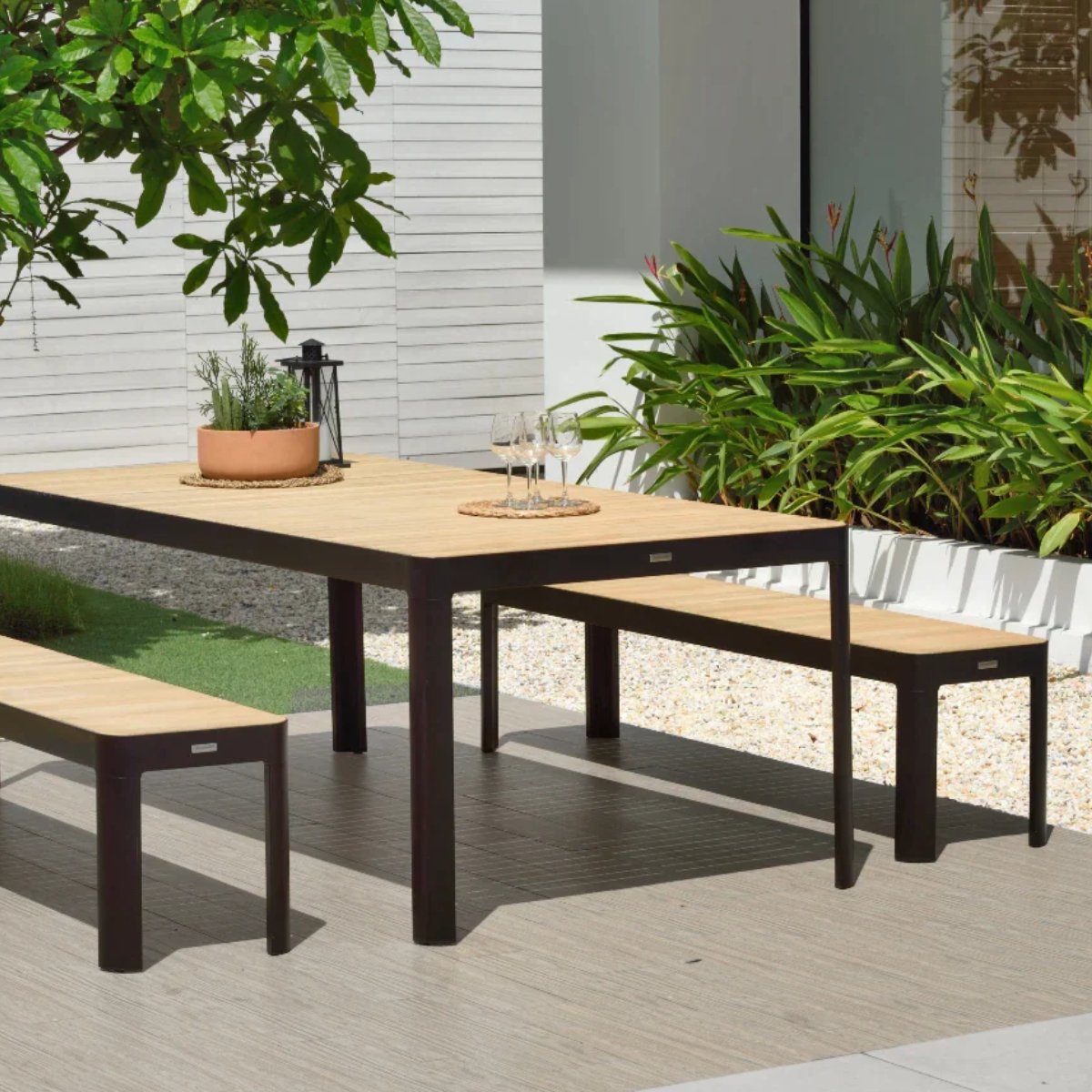 Conjunto de jardín de Mesa rectangular de 120 cm y 6 sillas Java en madera  de teca.