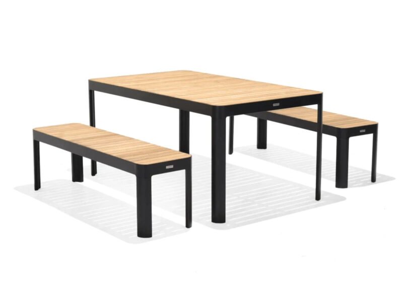 Conjunto mesa jardín 161×95 cm y 2 bancos aluminio negro y teca – Portals
