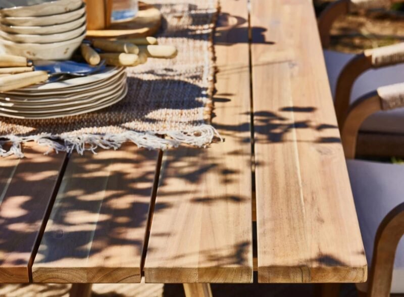 Table de jardin en acacia clair