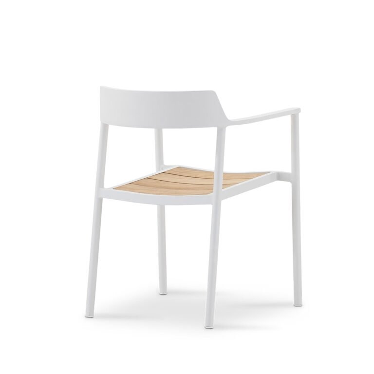 vermont_0050_pack-2-stapelbare-Gartenstühle-aus-Aluminium-weiß-und-teak (1)